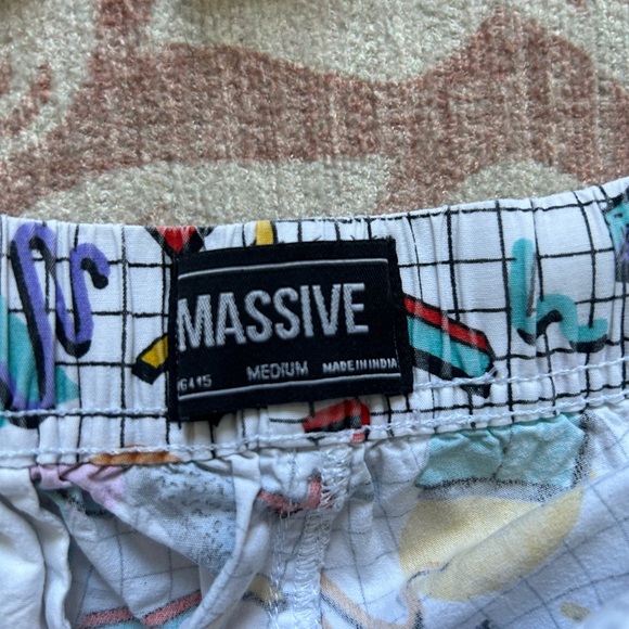 Vintage-inspired 80s Print Shorts Set - Picture 3 of 4